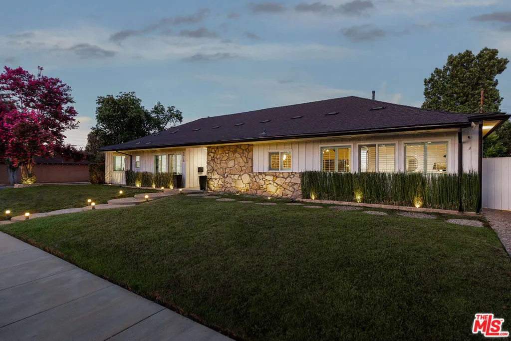 5920 Kentland Avenue, Woodland Hills, California 91367 home-pic-34